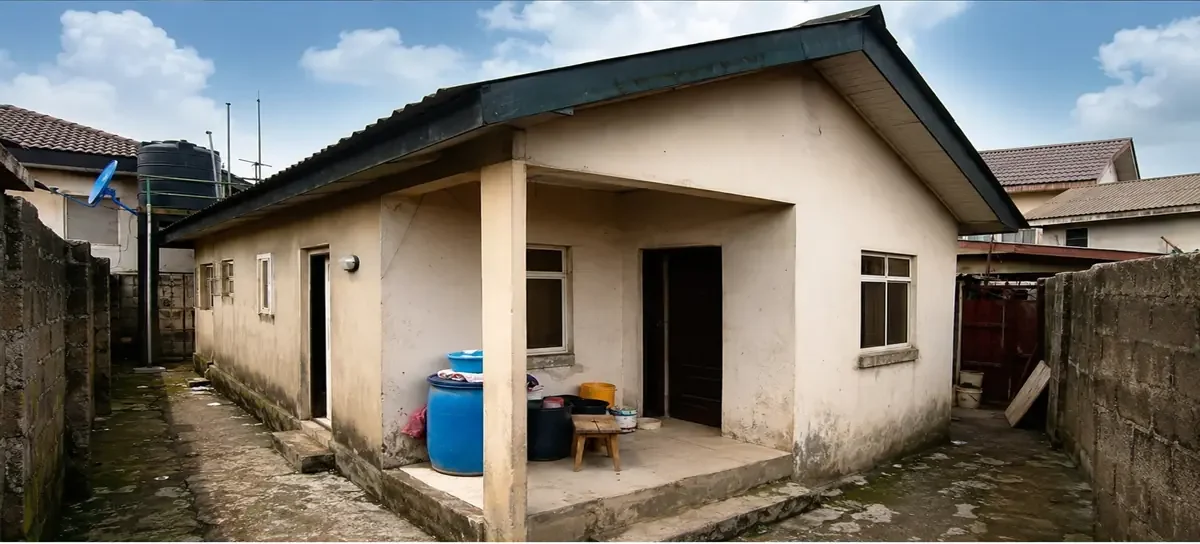 A cramped single-storey layout with little space for ventilation 